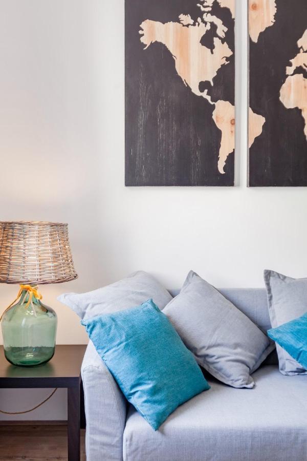 Open The Classic Wooden Shutters At A Cozy City Nest Florenţa Exterior foto