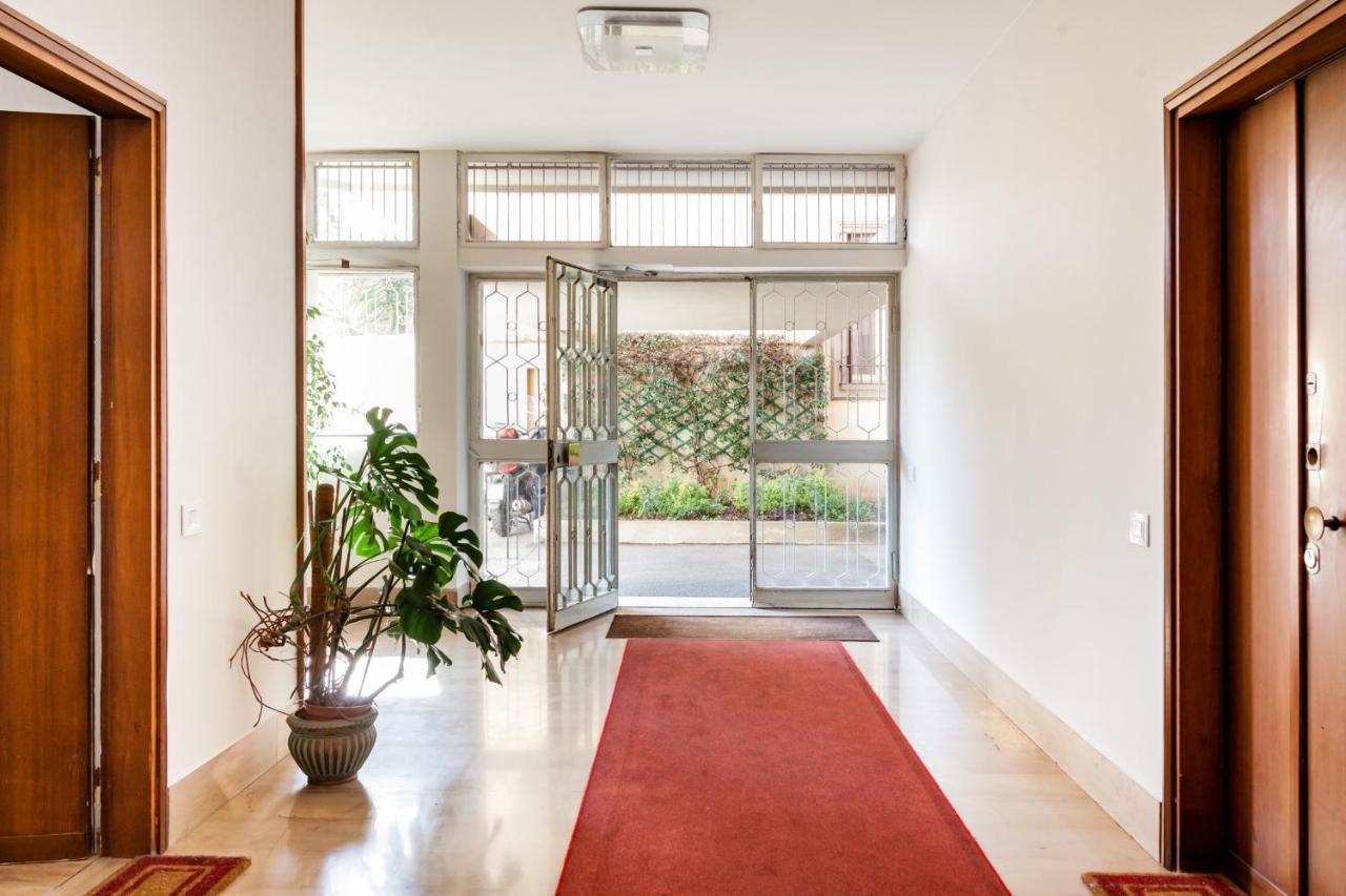 Open The Classic Wooden Shutters At A Cozy City Nest Florenţa Exterior foto
