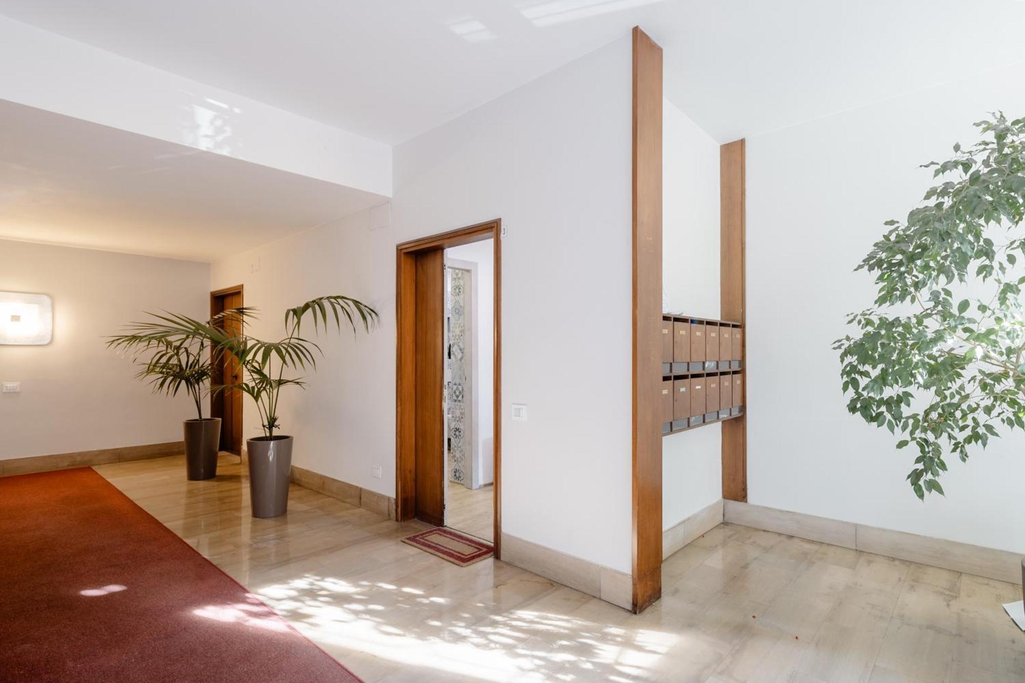 Open The Classic Wooden Shutters At A Cozy City Nest Florenţa Exterior foto