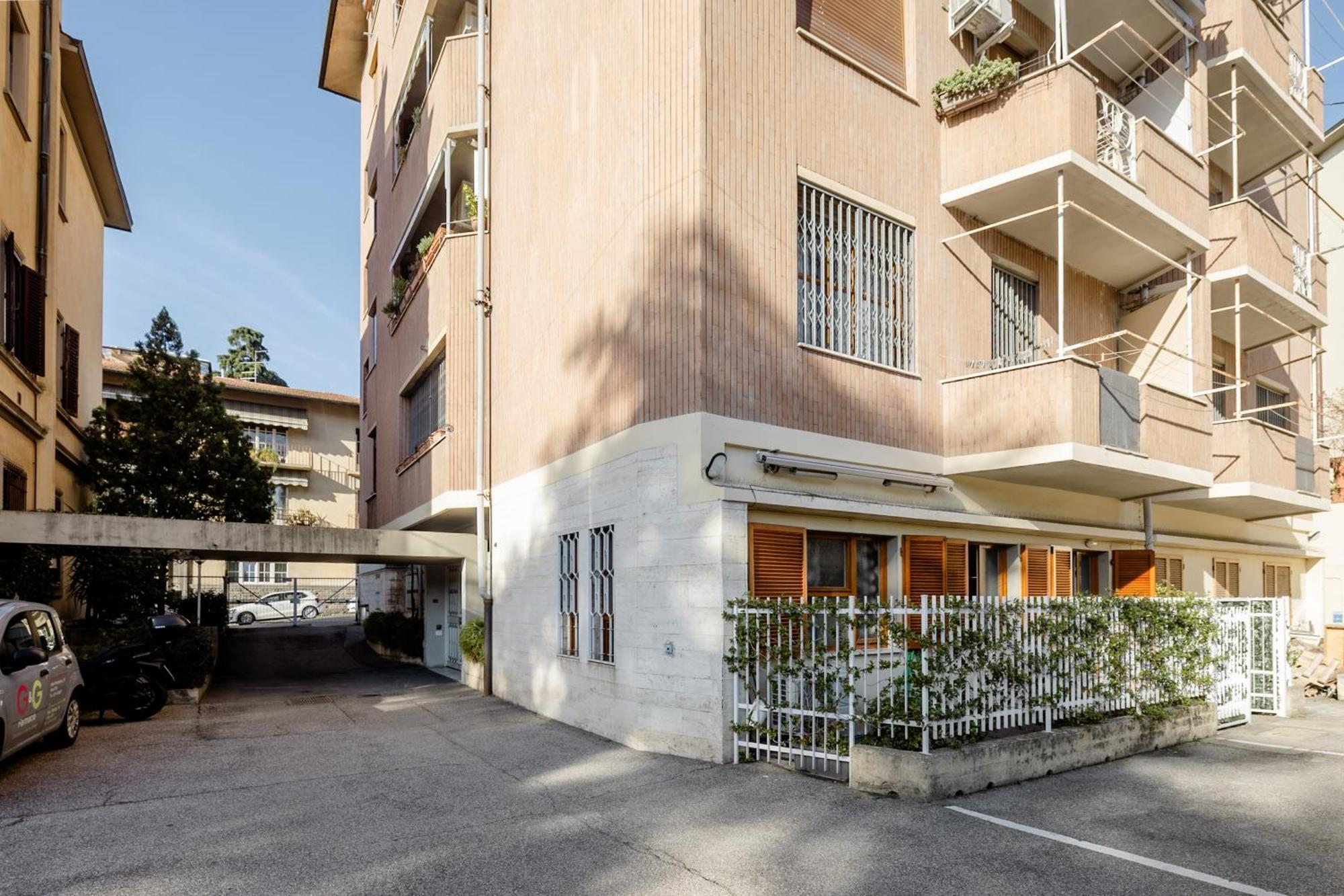 Open The Classic Wooden Shutters At A Cozy City Nest Florenţa Exterior foto