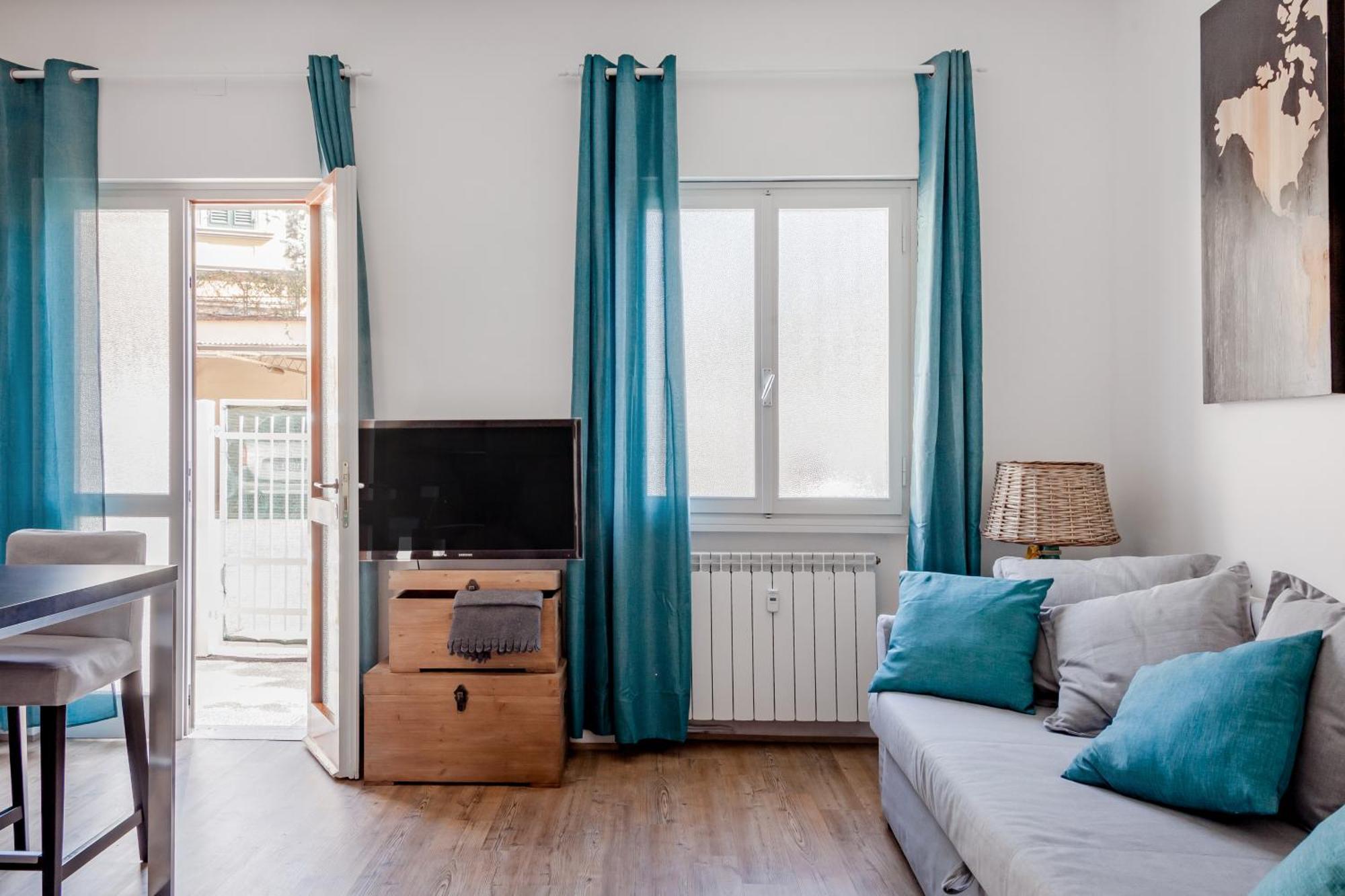 Open The Classic Wooden Shutters At A Cozy City Nest Florenţa Exterior foto